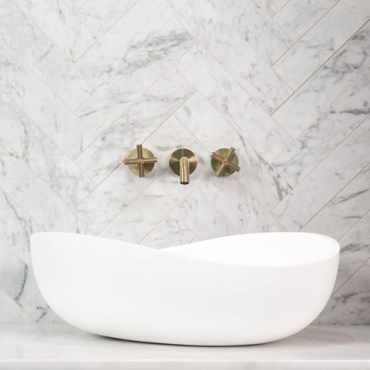 Above Counter Artificial Stone - Matt White - Wave Oval - 600mm | CSB821-MW