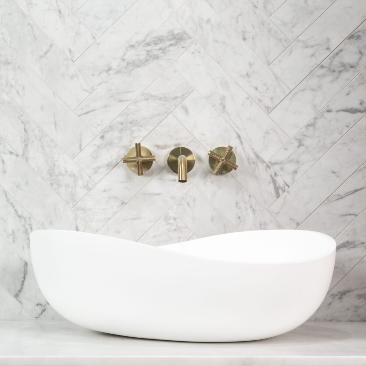Above Counter Artificial Stone - Matt White - Wave Oval - 600mm | CSB821-MW