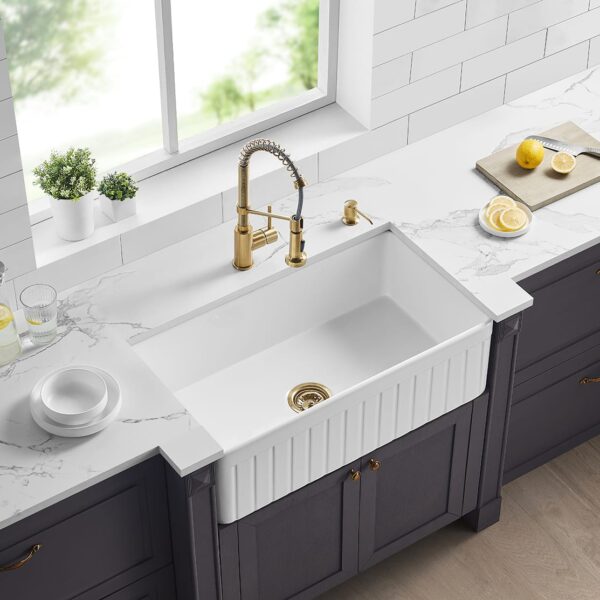 Greenwich Fireclay Farmhouse Sink - Single Bowl - Fluted - Gloss White - 828x450x252mm | FCS828GW
