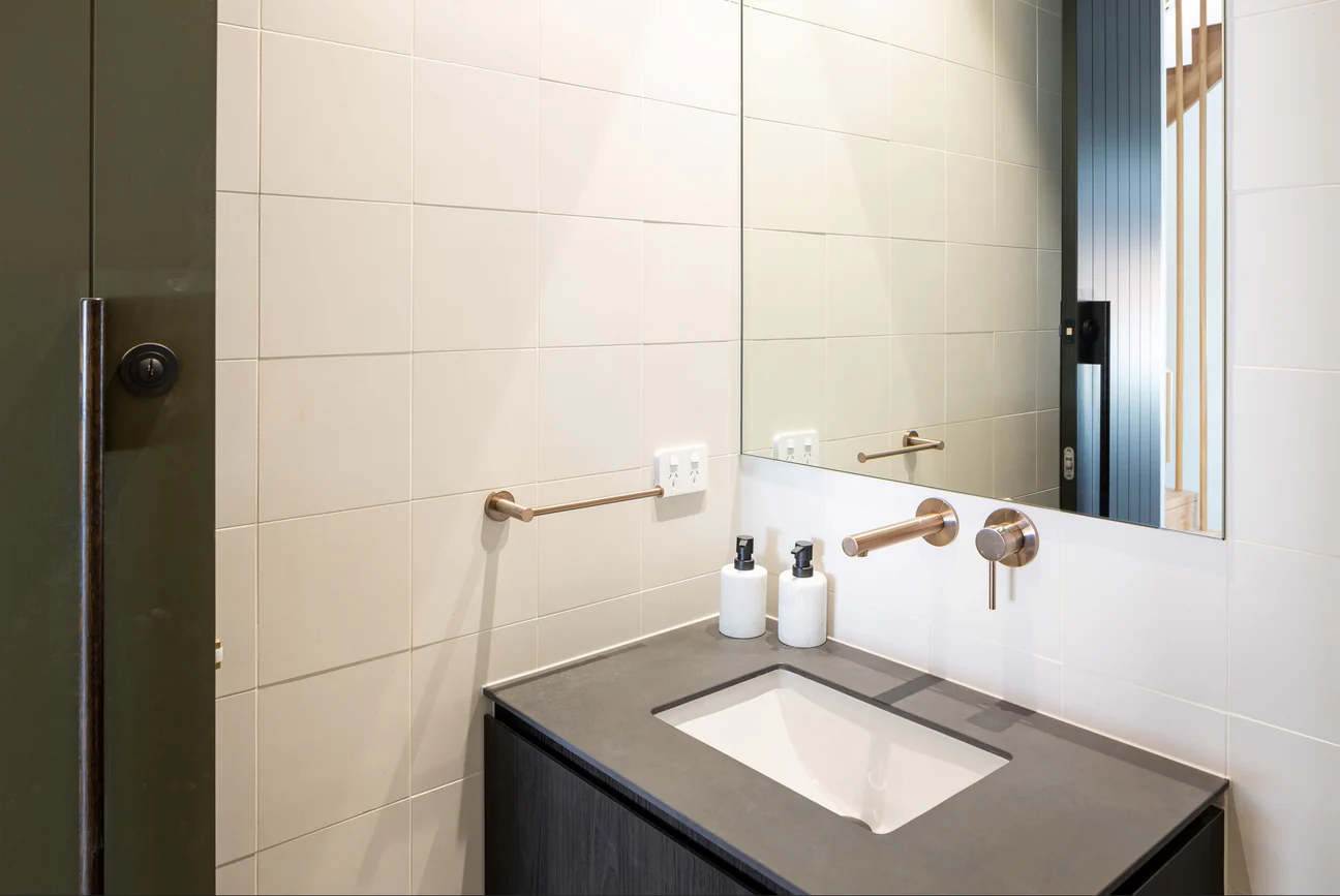 MR05-R-CH_1296x Round Guest Towel Rail - Image 1